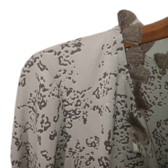 Rose + Olive Tunic Blouse Size Medium - Picture 4 of 14